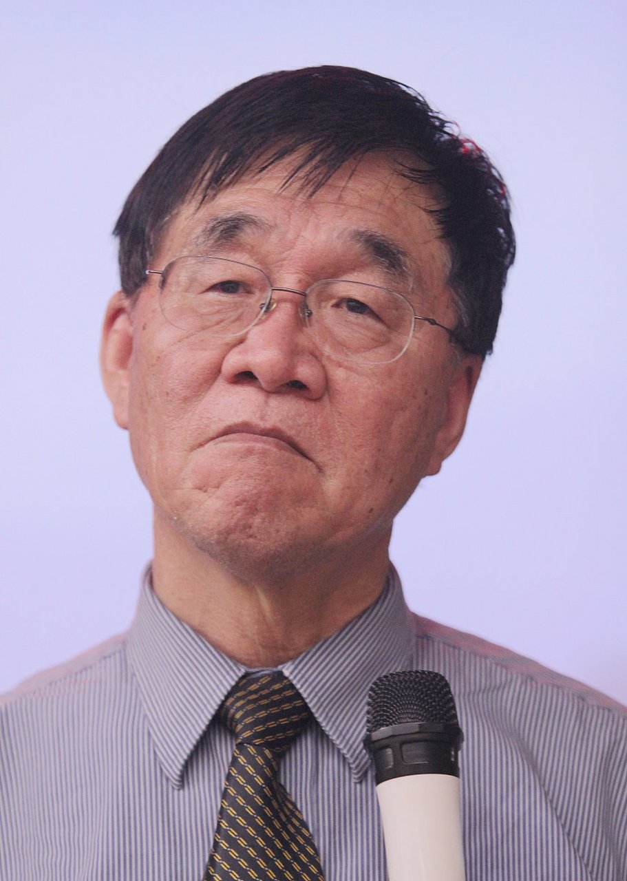 董杨(董杨威个人简历)